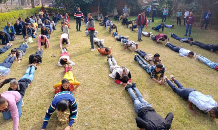 एन एस एस शिविर के तीसरे दिन स्वास्थय जागरुकता कार्यक्रम आयोजित