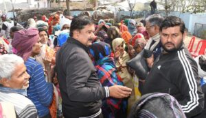 कंबल वितरण कर मनाई पुण्यतिथि