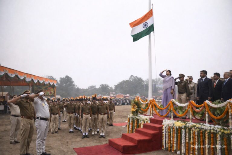 धौलपुर में 77वां गणतंत्र दिवस समारोह हर्षोल्लास के साथ संपन्न, आरएसी परेड ग्राउंड में हुआ मुख्य आयोजन