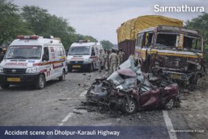 सरमथुरा क्षेत्र में भीषण सड़क हादसा, ट्रक-कार टक्कर में एक दर्जन से अधिक घायल