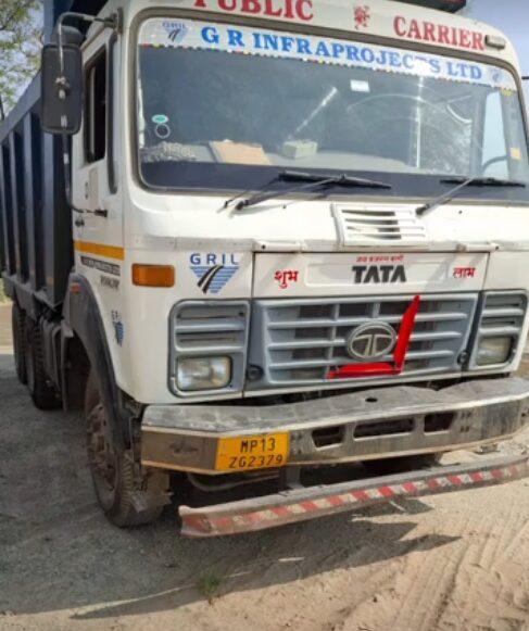 धौलपुर: परिवहन विभाग का 'ऑपरेशन कैच' शुरू, टैक्स चोरी करने वाले 2 दर्जन भारी वाहन सीज, 16 लाख की वसूली