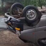 फ़िरोज़बाद के पचोखरा में तीन बार पलटी तेज रफ्तार कार, बाइक सवार को बचाने में हुआ हादसा, 4 साल की बच्ची सहित सभी सुरक्षित