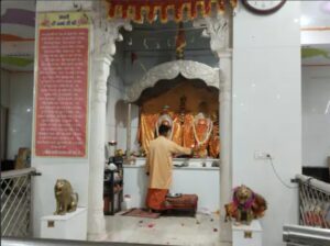 बाड़ी नवदुर्गा महोत्सव: 3रे दिन स्थानीय कलाकारों ने बिखेरे रंग, SHO देवेंद्र शर्मा के क्लासिकल गीत ने बांधी समां