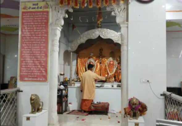 बाड़ी नवदुर्गा महोत्सव: 3रे दिन स्थानीय कलाकारों ने बिखेरे रंग, SHO देवेंद्र शर्मा के क्लासिकल गीत ने बांधी समां