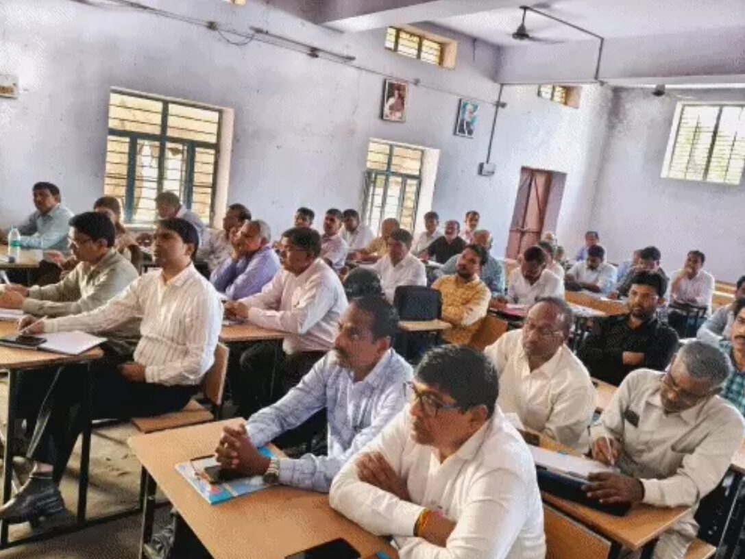 शिक्षा सत्र 2026-27: बाड़ी में 1 अप्रैल से नामांकन बढ़ाने की रणनीति तैयार, विदाई समारोह में उमड़े शिक्षक