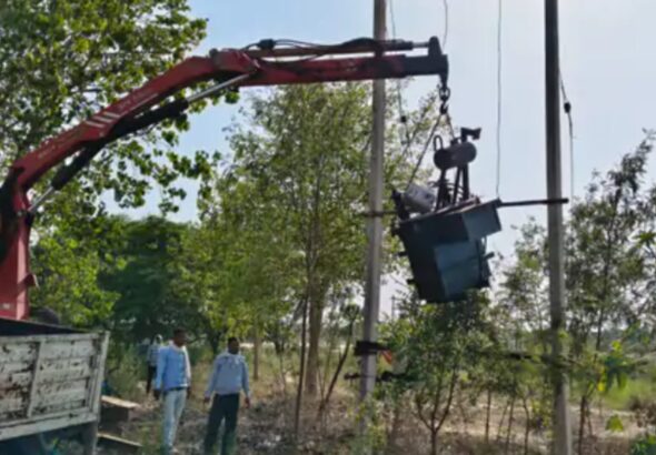 1 बड़ा एक्शन: धौलपुर में बिजली चोरों पर खौफनाक प्रहार, 20 लाख के बकाया पर 12 ट्रांसफार्मर जब्त, 45 पर भीषण जुर्माना