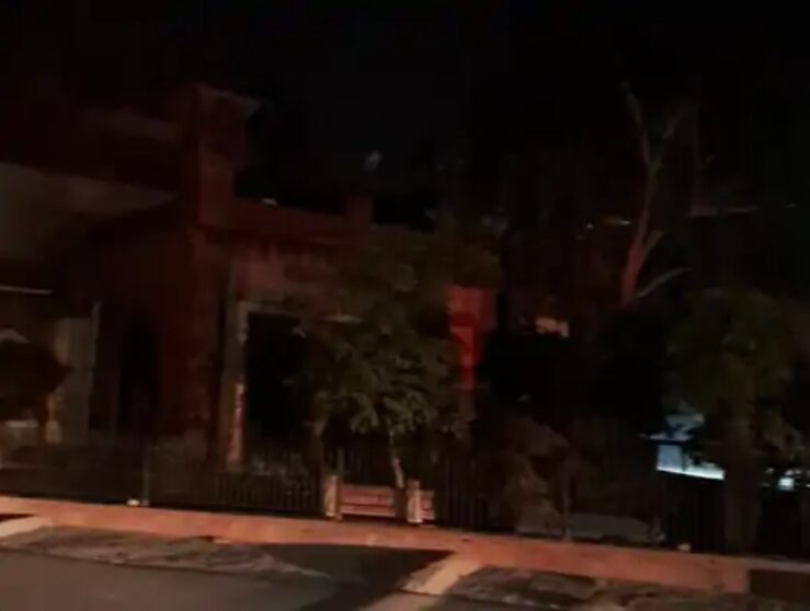 1 बड़ी प्रशासनिक विफलता: धौलपुर में ब्लैकआउट मॉक ड्रिल साबित हुई खौफनाक मजाक, सरकारी इमारतों पर जलती रहीं लाइटें, जनता रही भीषण कन्फ्यूजन में