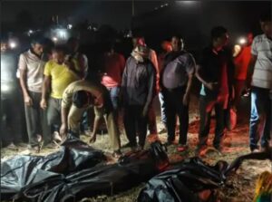 प्रयागराज में भीषण प्रयागराज ट्रेन हादसा: कालका और पुरुषोत्तम एक्सप्रेस की चपेट में आने से 5 यात्रियों की दर्दनाक मौत, फिरोजाबाद के 19 वर्षीय आकाश का खौफनाक अंत