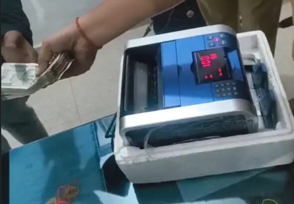 1 बड़ी पुलिस कार्रवाई: फिरोजाबाद में चेकिंग के दौरान खौफनाक खुलासा, बाइक सवारों से मिली 39 लाख 50 हजार की नकदी, IT विभाग ने की सीज