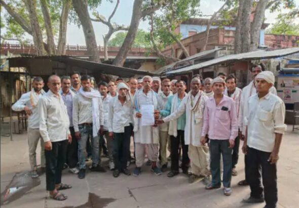 1 बड़ा सामाजिक अपराध: बाड़ी के पुरा उलावटी गांव में पीड़ित परिवार का खौफनाक सामाजिक बहिष्कार, न्याय के लिए राज्यपाल के नाम सौंपा भावुक ज्ञापन