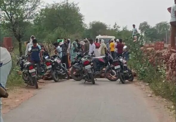 1 दर्दनाक हादसा: बाड़ी में तेज रफ्तार ट्रैक्टर ने पिता-पुत्री को कुचला, पिता की खौफनाक मौत, आक्रोशित ग्रामीणों ने लगाया भीषण जाम