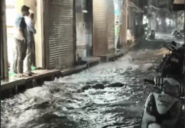 बाड़ी में नौतपा के बीच बदला मौसम: 12 घंटे में 2 इंच भारी बारिश, चने के आकार के ओले गिरे, दुकानों में घुसा पानी