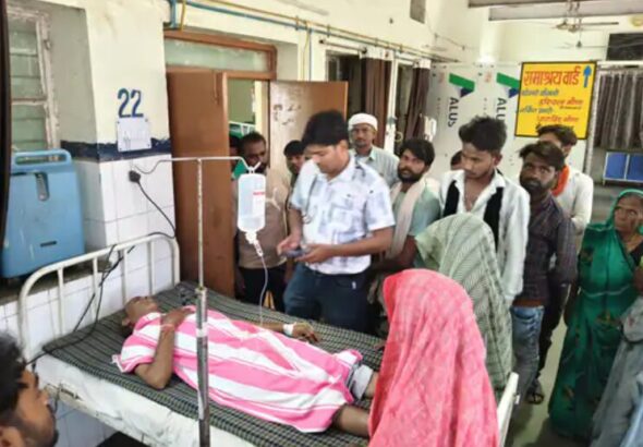 बाड़ी में बिजली का कहर: दो अलग-अलग हादसों में करंट लगने से अधेड़ और युवक गंभीर रूप से झुलसे, एक धौलपुर रेफर