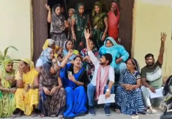 1 बड़ा जनाक्रोश: फिरोजाबाद नगर निगम पर फूटा महिलाओं का खौफनाक गुस्सा, जलभराव और कच्ची गलियों से त्रस्त जनता का अनिश्चितकालीन धरना