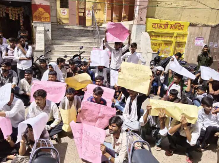 1 बड़ा भाषाई आंदोलन: पूर्वी राजस्थान में 'मारवाड़ी' थोपने का विरोध, बाड़ी में युवाओं का उग्र प्रदर्शन, मुख्यमंत्री के नाम सौंपा ज्ञापन