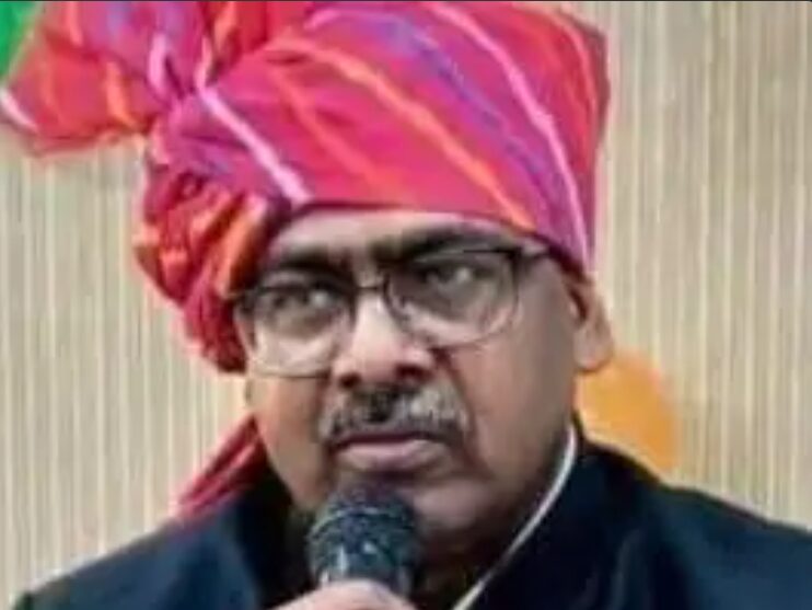 1 बड़ा प्रशासनिक भूकंप: फिरोजाबाद के DM रमेश रंजन का खौफनाक विवादों के बीच तबादला, संतोष कुमार शर्मा बने नए जिलाधिकारी, 'आईफोन' कांड की भीषण चर्चा