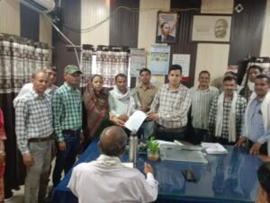 बाड़ी: पंचायतीराज मंत्रालयिक कर्मचारियों का फूटा गुस्सा, 2 साल से लंबित मांगों को लेकर BDO को सौंपा ज्ञापन, दी उग्र आंदोलन की चेतावनी