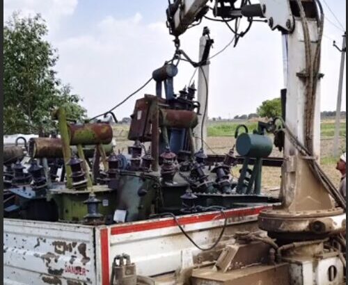 धौलपुर में डिस्कॉम का हंटर: 27 लाख बकाया होने पर उखाड़े 30 कृषि ट्रांसफार्मर, कार्रवाई देख मौके पर ही जमा हुए 6 लाख रुपए